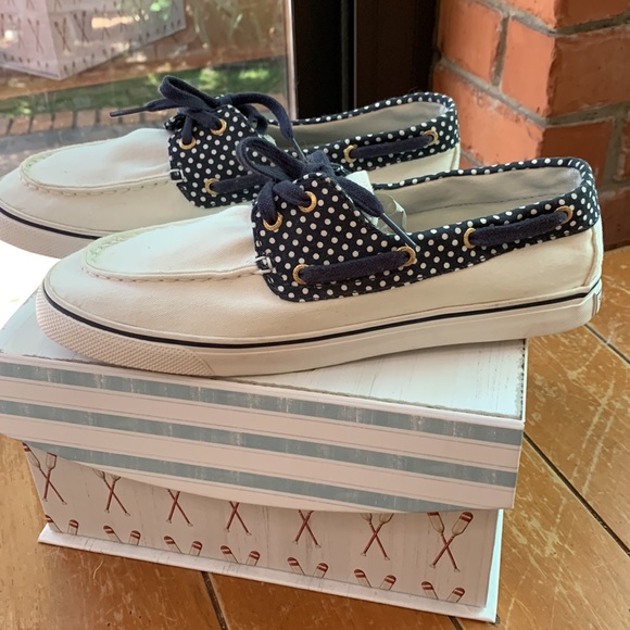 NWOT, Sperry white laced canvas boat shoes w/ print detail - Picture 3 of 6